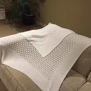 Sirdar 3007 - knitted baby shawl