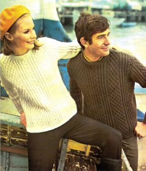 Patons Aran Book No 154 - 12 Designs for the family in Capstan - Image 2