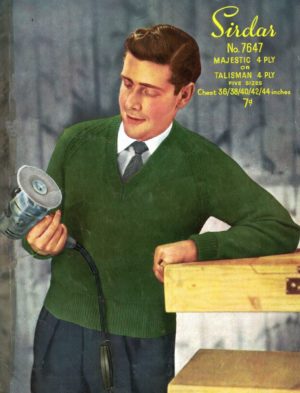 Sirdar 7647 - Man's V neck jumper