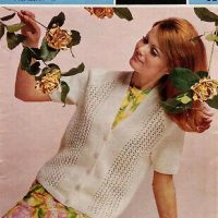 Sirdar 2323B - Lady's Raglan Cardigan