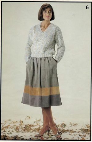 Patons 740 - Broadway - gi - 6 Ladys jumper with v or round neck or polo collar