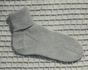 Patons C11 - Gloves and Socks - gi - ladys sockettes