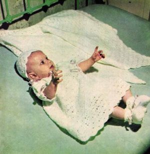 WW 15031972 - knits for baby - gi - crochet set