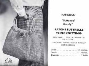 Patons C18 - Gifts to knit - handbag - buttoned beauty