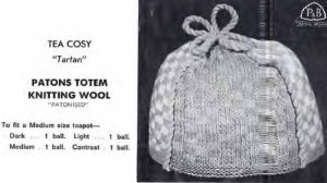 Patons C18 - Gifts to knit - tea cosy - tartan