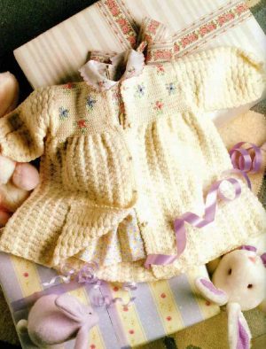 Patons 985 - 12 Traditional baby designs - page 6